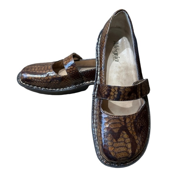 - Alegria Feliz Brown Reptile Python Print Patent Leather Clog Velcro Closure - Picture 1 of 8